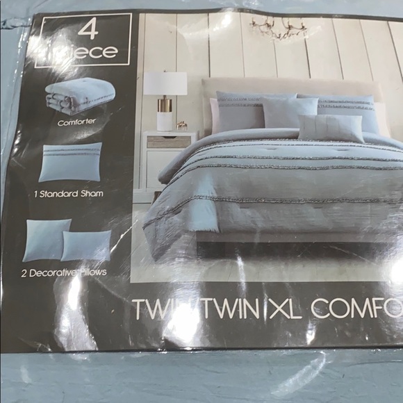 Twin / Twin XL Odessa Blue Comforter Set 4… - Picture 6 of 7